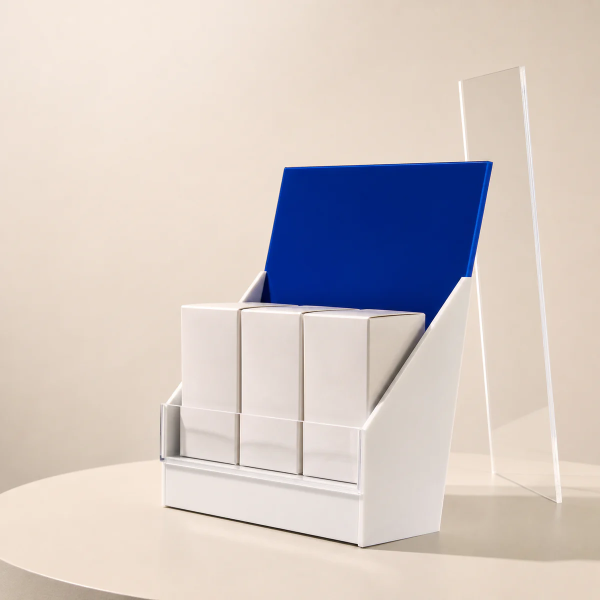 Display de balcão fabricado com PS opaco e PS transparente